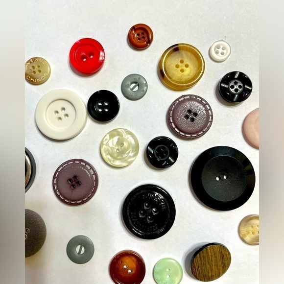Vintage Buttons - 25 Pieces - Picture 3 of 11